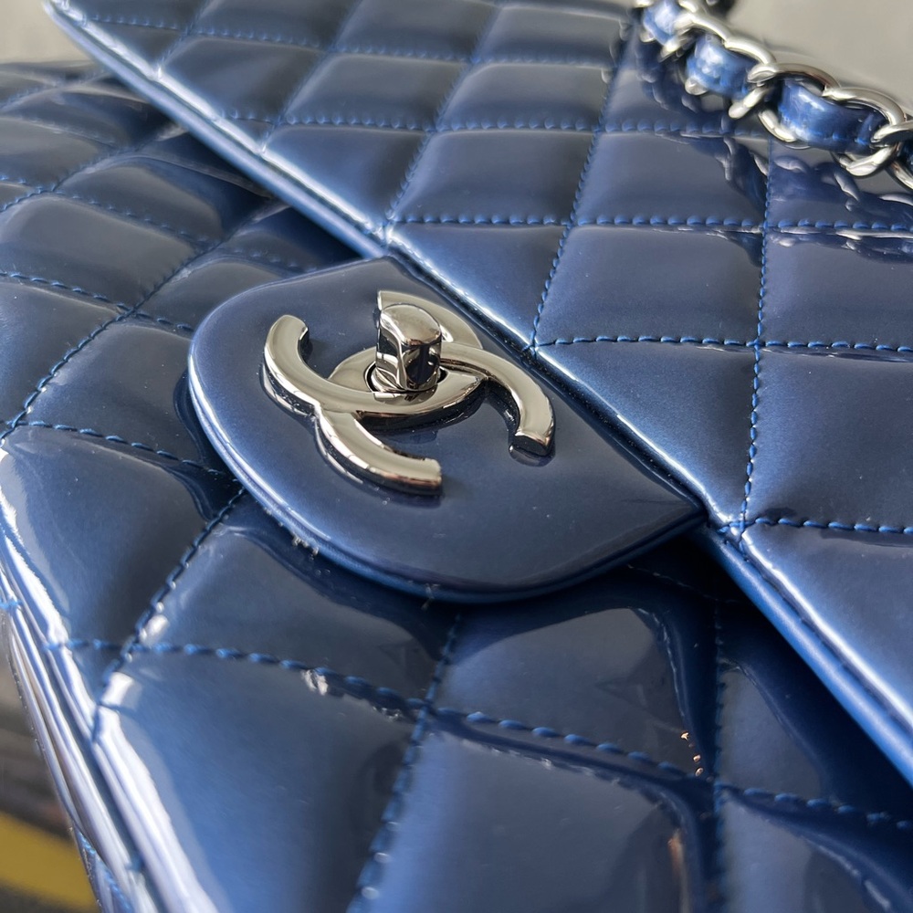[Authentic] CHANEL PATENT LEATHER JUMBO DOUBLE FLAP BAG - Picture 7 of 17